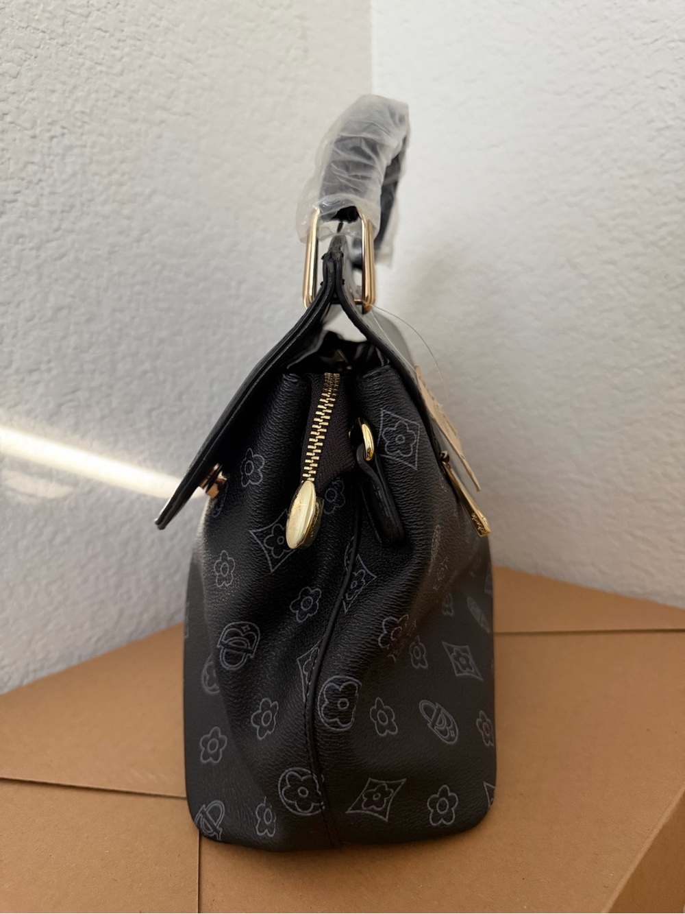 NWT La-Vinchi obede Black Monogram Top Handle Satchel Bag with Gold Hardware - Picture 3 of 9